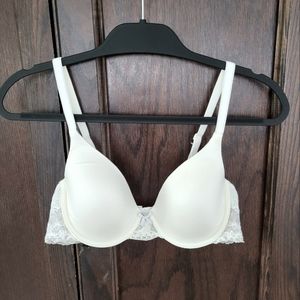 Maidenform White Bra Size 38b